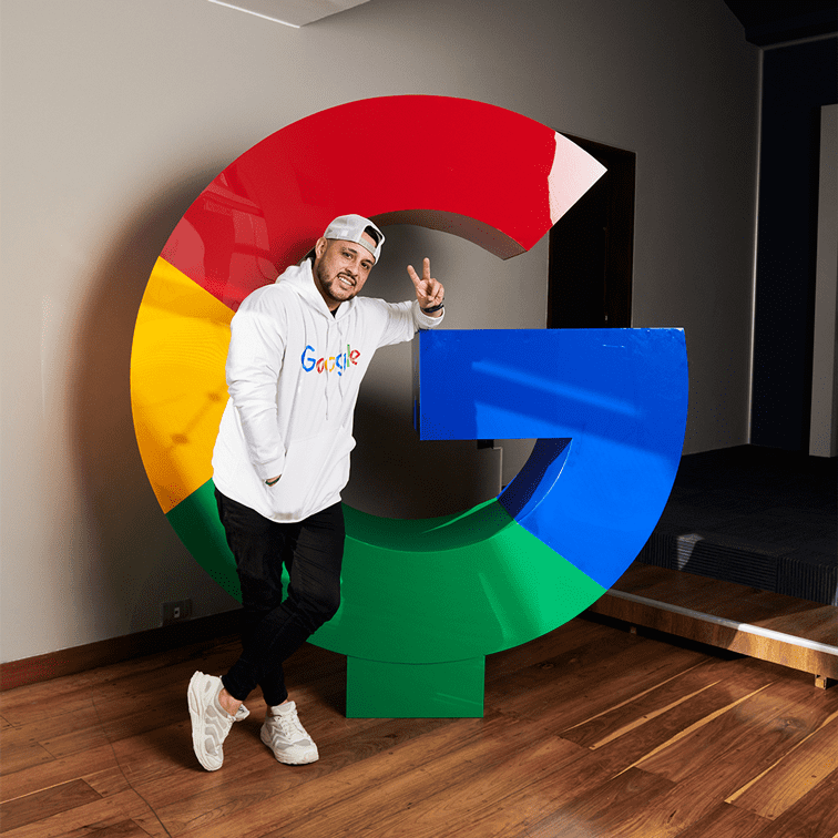 Buzo hoodie de Google con capucha. - Imagen 4